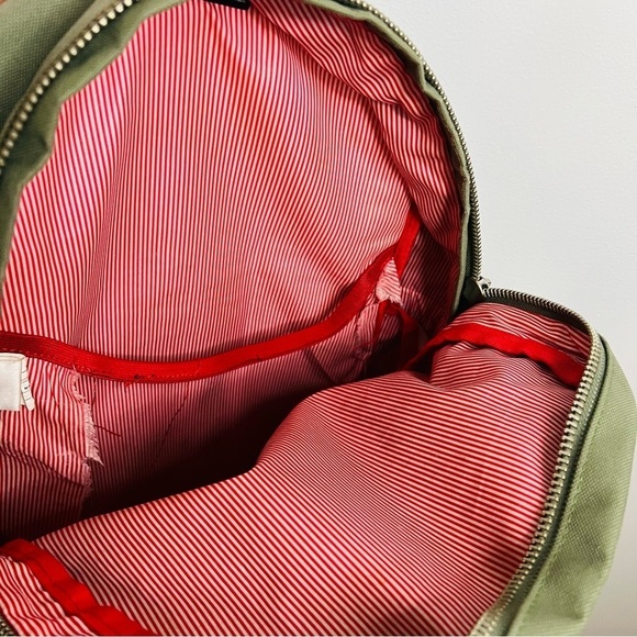 Hershel Supply Co. Green Classic 21.5L Backpack - Picture 6 of 11